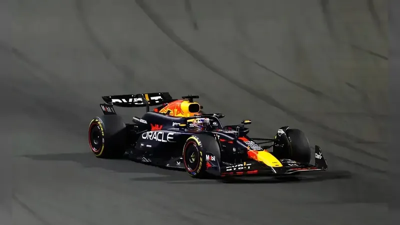 Max Verstappen vence GP da China pela primeira vez