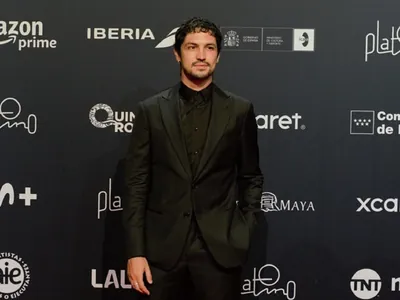 Gabriel Leone mira carreira internacional e espera "furar a bolha" com 'Senna'