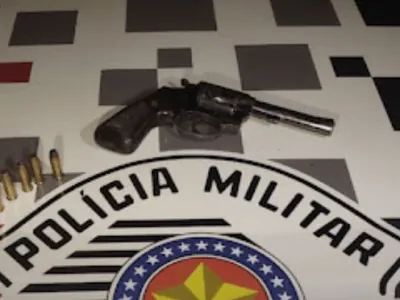 Dois homens são presos por porte ilegal de arma de fogo em Cruzeiro