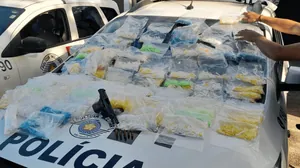 PM prende dupla por tráfico de drogas e porte ilegal de arma em Ubatuba