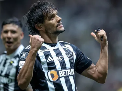 Denílson elogia Scarpa em vitória do Atlético e destaca campanha na Libertadores