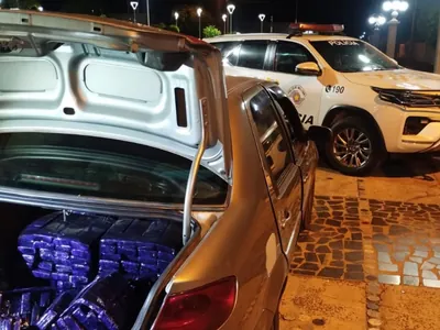 Polícia apreende carro com 284 tabletes de maconha em Braúna