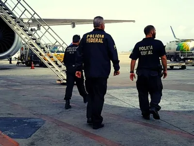 PF prende grupo suspeito de inserir malas com drogas em aviões para o exterior