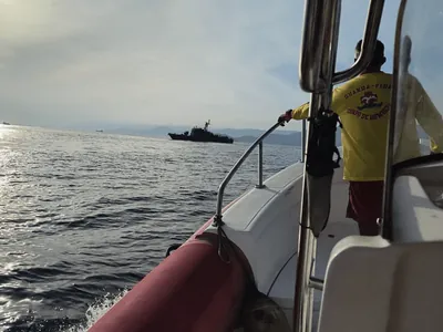 Marinha e Bombeiros entram no 6º dia de buscas por pescadores em Ilhabela (SP)