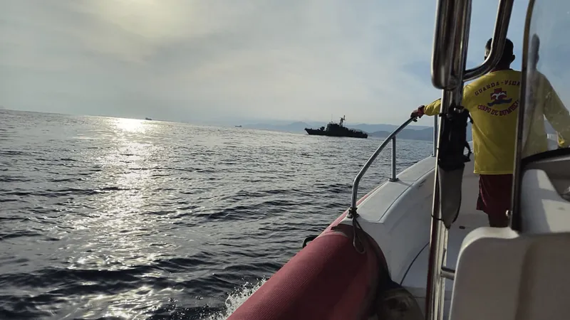 Marinha e bombeiros entram no sexto dia de buscas por pescadores em Ilhabela