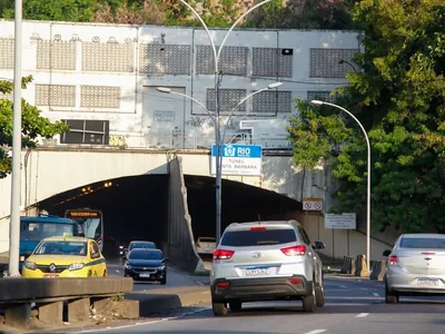 Motoristas reclamam da demora para reabertura do Túnel Santa Bárbara