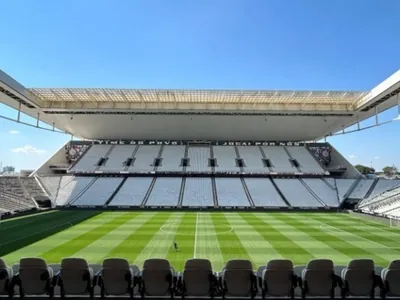 Em 2014, Memphis Depay jogou e até fez gol na Arena Corinthians; relembre