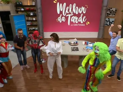 Carreta Furacão invade Melhor da Tarde e faz Catia Fonseca dançar ao vivo