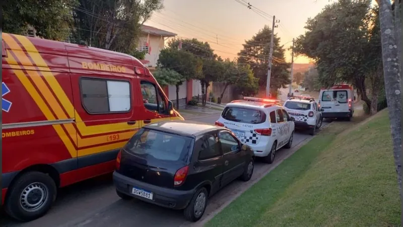 Movimento em frente à casa da vítima 