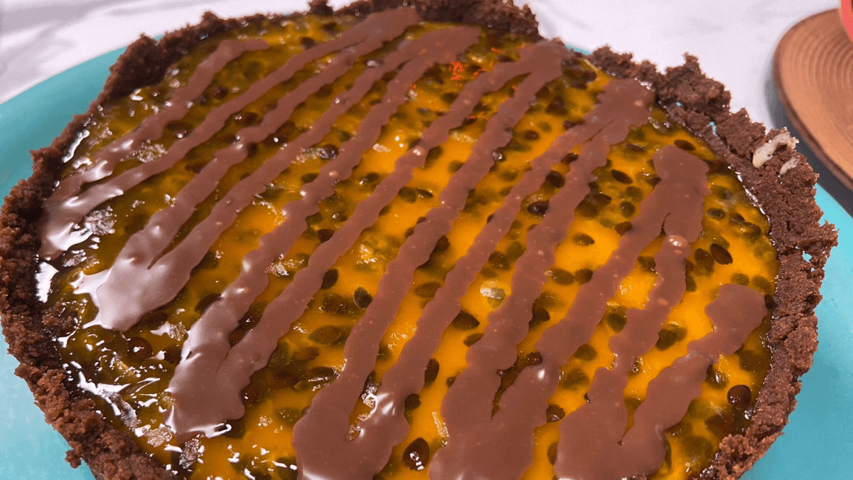 Torta de maracujá com ganache de chocolate | Band Receitas