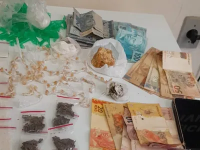 Polícia prende homem com porções de cocaína e crack em Bocaina