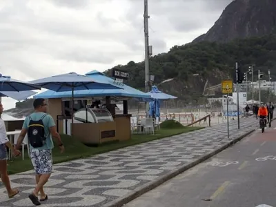Quiosques e barracas de Copacabana reforçam estoques para público de Madonna
