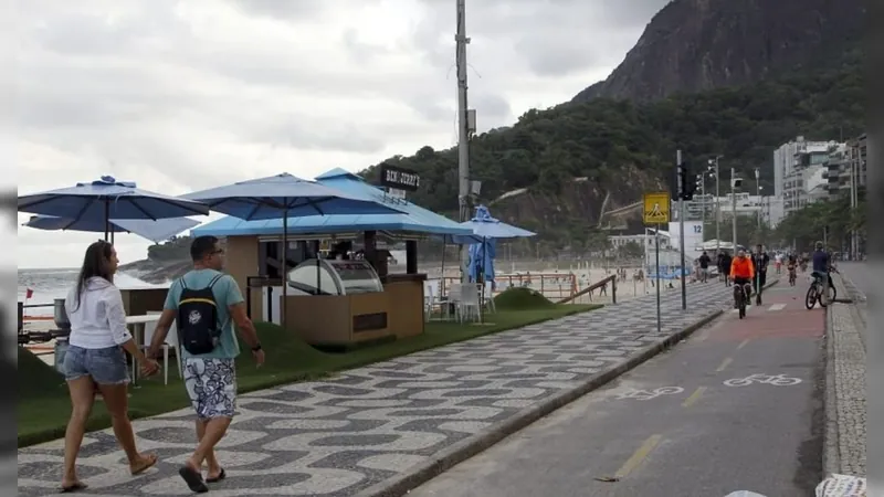 Quiosques e barracas de Copacabana reforçam estoques para público de Madonna