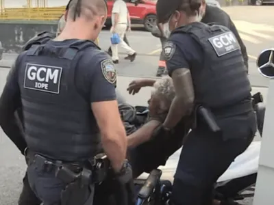 Cadeirante é presa na Cracolândia suspeita de tráfico de drogas