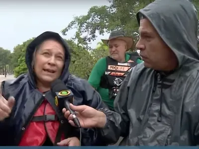 'Muita gente apavorada', diz moradora que teve casa inundada nas chuvas no RS