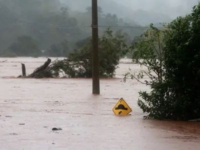 Defesa Civil do RS orienta evacuação do Vale do Taquari com cheia de rio