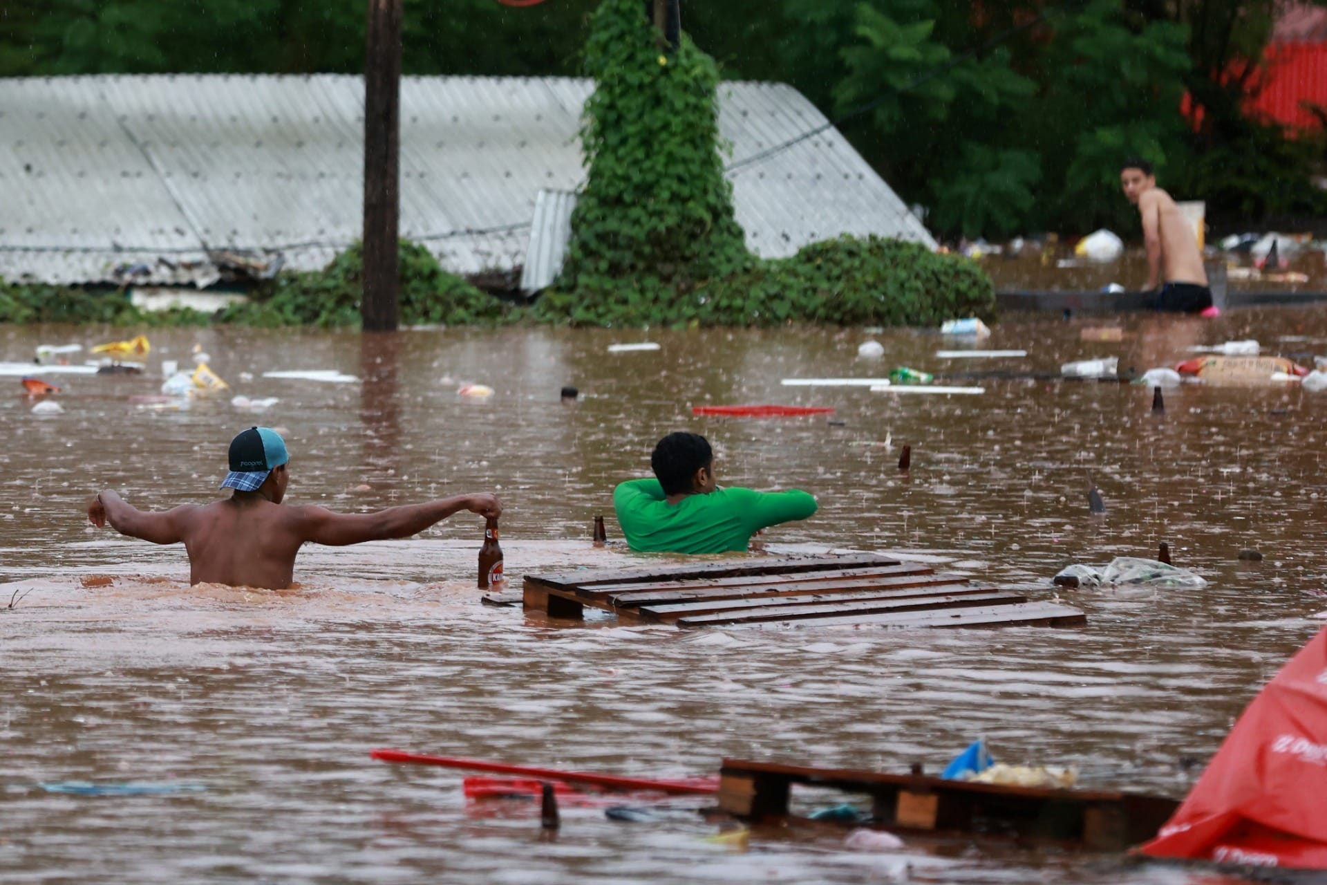 Chuvas deixam 24 mortos e cidades em estado de calamidade