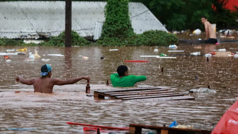 Chuva deixa cidades do Rio Grande do Sul debaixo d'água