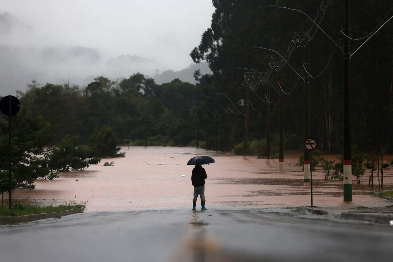 Cidades ficam inundadas e “desaparecem” no Rio Grande do Sul; veja imagens