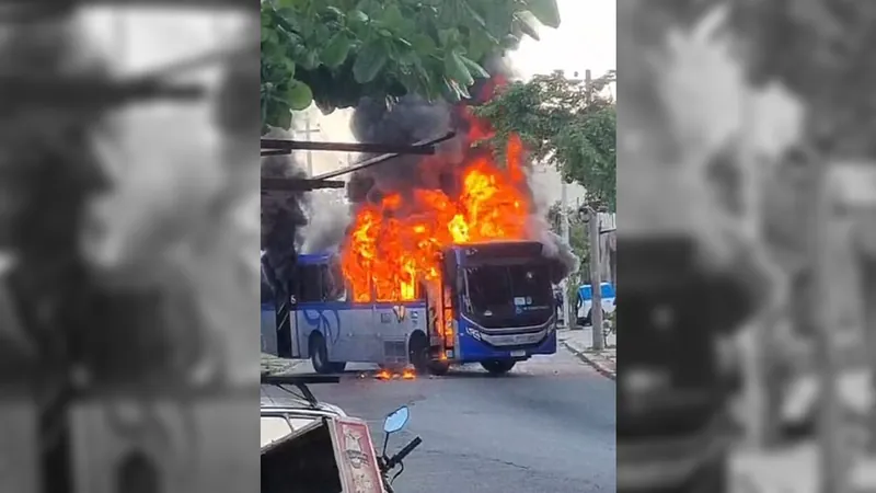 Ônibus incendiado