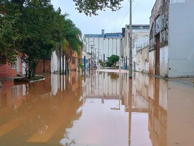  Chuva dá trégua e o nível do Guaíba volta a recuar em Porto Alegre (RS) 