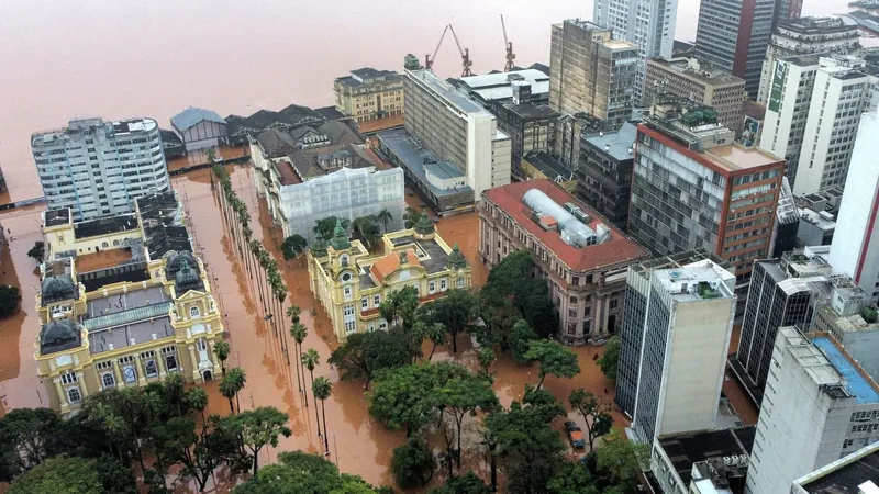 Vista aérea de Porto Alegre inundada pelas chuvas