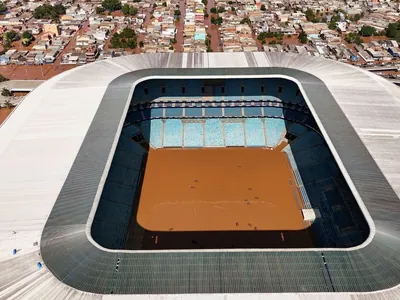 Alagada, Arena do Grêmio é desocupada por falta de estrutura
