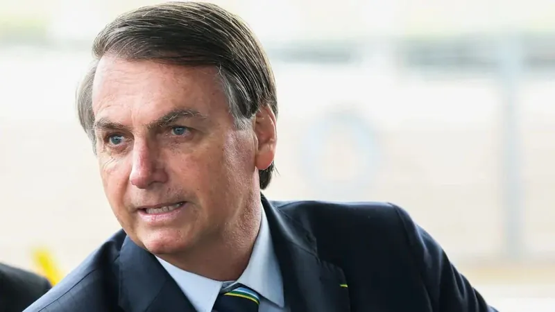 Com infecção na pele, Bolsonaro será transferido para hospital em São Paulo