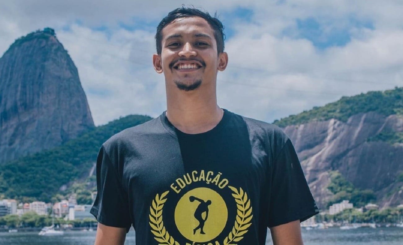 Jovem morto após tentativa de assalto no Flamengo tentou defender namorada
