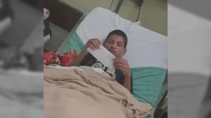 Menino de 12 anos mordido por jacaré