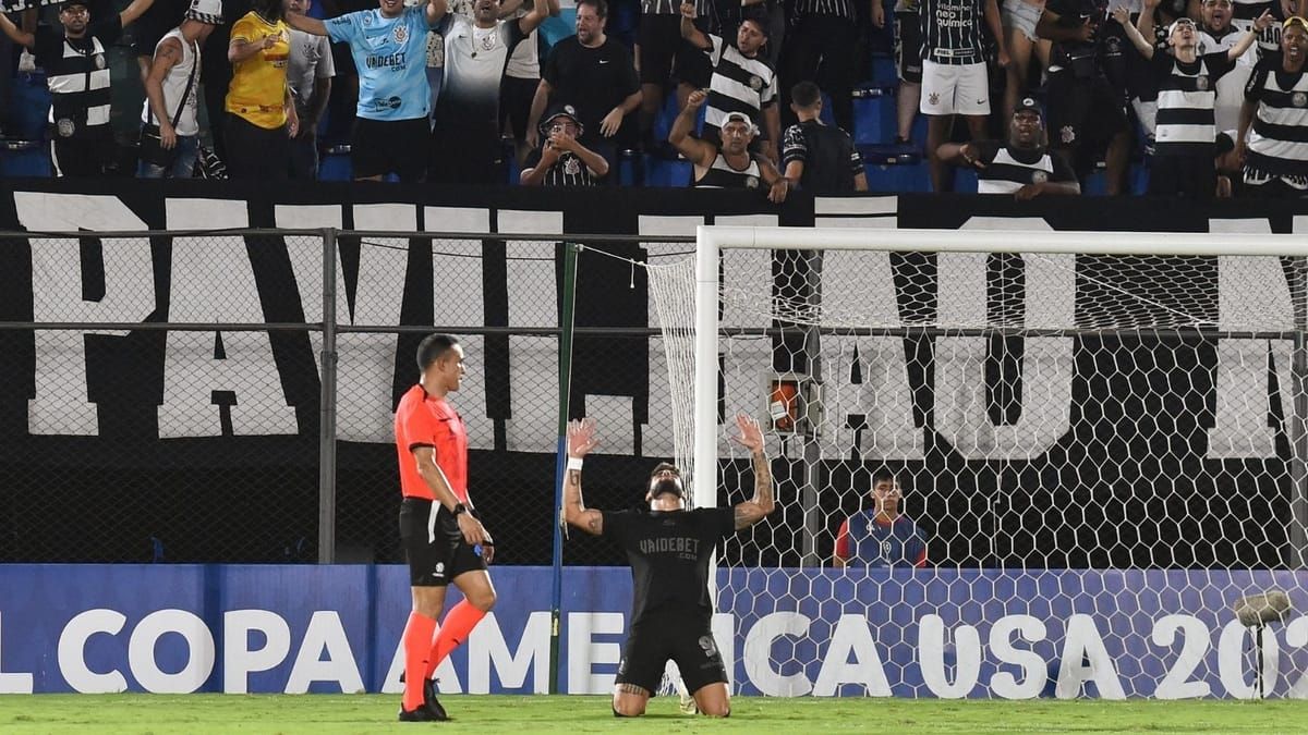Corinthians vence o Nacional e se mantém vivo na Sul-Americana