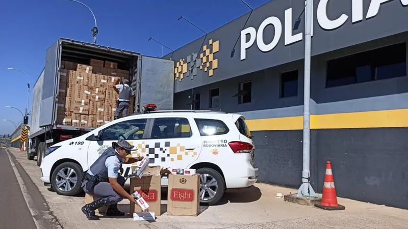 O veículo foi abordado na região de Bauru