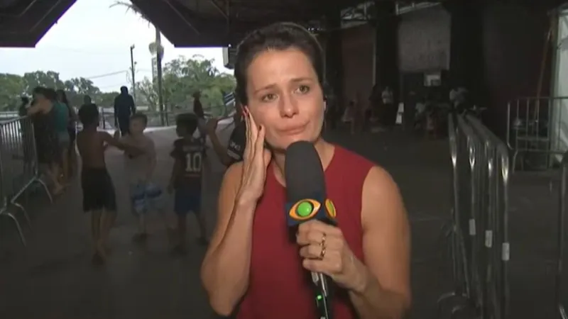 Adriana Araújo se emociona após entrevistar crianças vítimas da enchente no Sul
