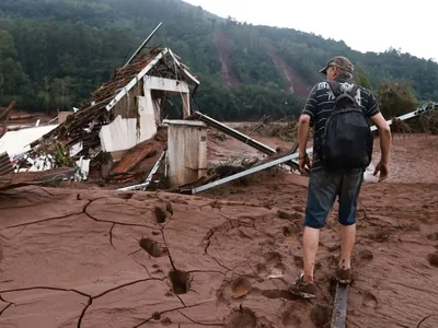 Sobe para 180 o número de mortos pelas enchentes no RS; 32 estão desaparecidos
