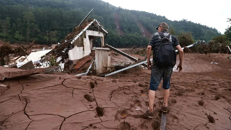 Sobe para 180 o número de mortos pelas enchentes no RS; 32 estão desaparecidos