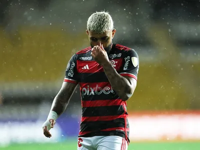 Torcedores do Flamengo protestam após derrota para o Palestino pela Libertadores