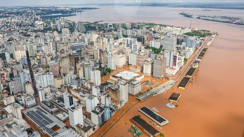 ONGs alertam cuidados com envio de doações para RS