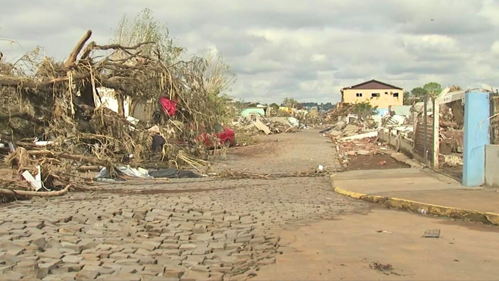 Após águas baixarem, cidade de Arroio do Meio tem cenário de destruição