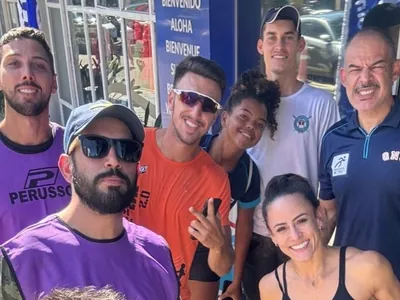 Atletas da seleção brasileira de remo ajudam vítimas de enchentes no Sul