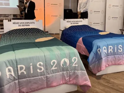 Camas "anti-sexo" são instaladas em dormitórios da Vila Olímpica em Paris