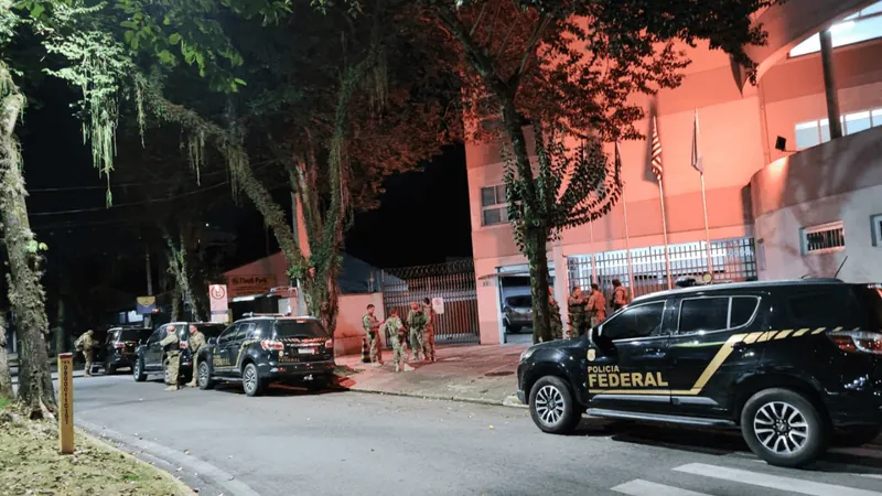 Polícia Federal investiga o roubo de viatura dos Correios em São José dos Campos