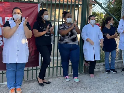 Servidores públicos da UBS São José, em Campinas, protestam por mais segurança  