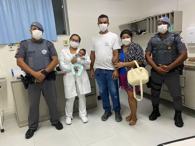 Policiais Militares salvam bebê engasgado em Guaratinguetá
