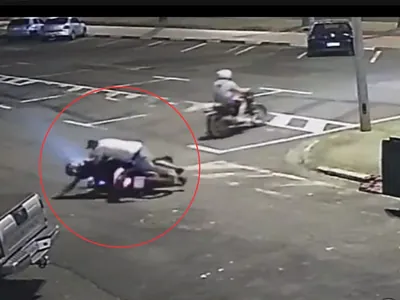 Vídeo: morador pula sobre criminoso e impede roubo de moto em Jaguariúna 