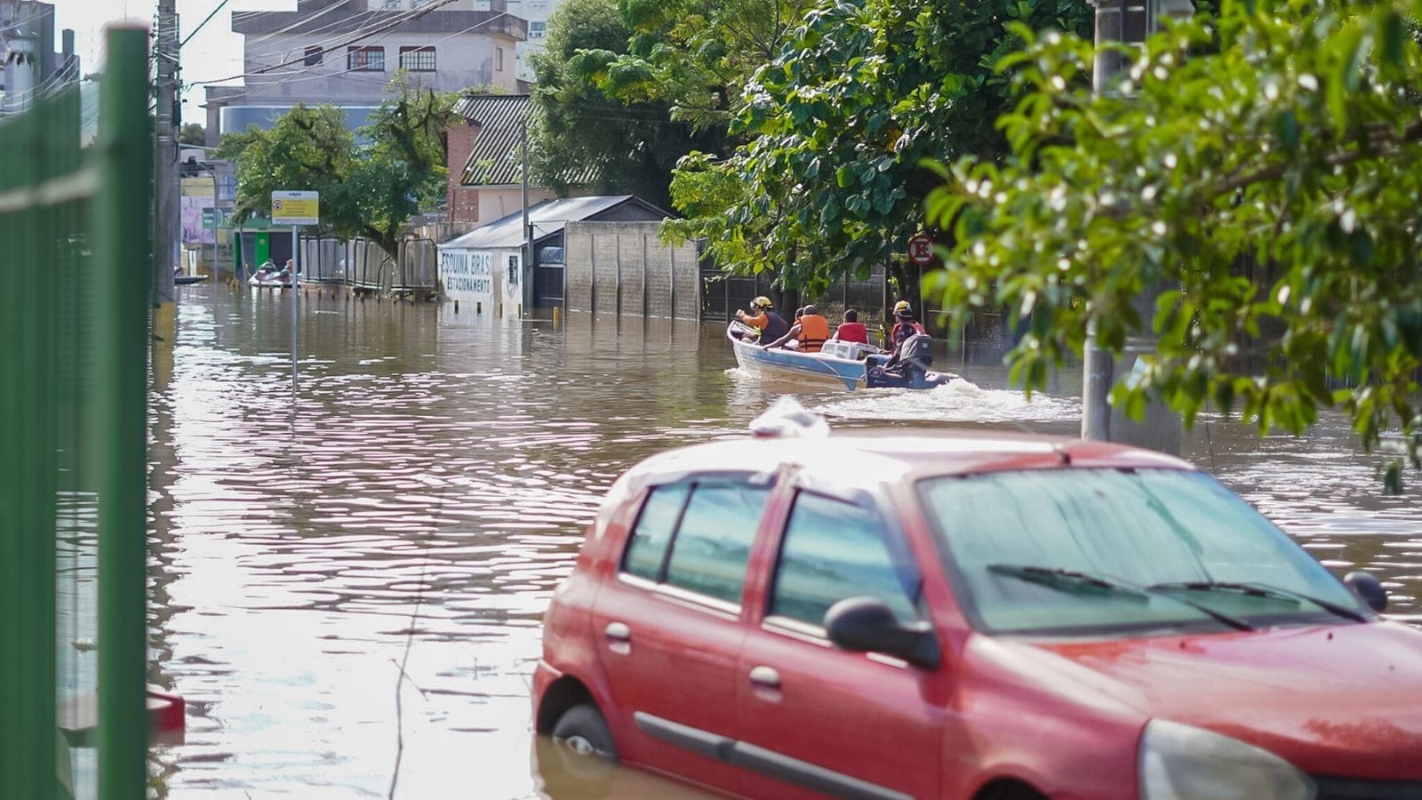 Chuvas No Rs Deixam Ao Menos Mortos E Afetam Quase Milh Es De