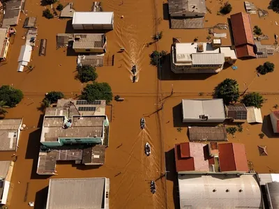 Chuva e nova cheia forçam moradores a deixarem casas mais uma vez em Canoas-RS