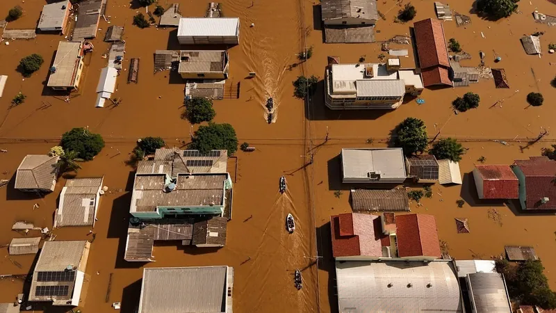 Chuva e nova cheia forçam moradores a deixarem casas mais uma vez em Canoas-RS