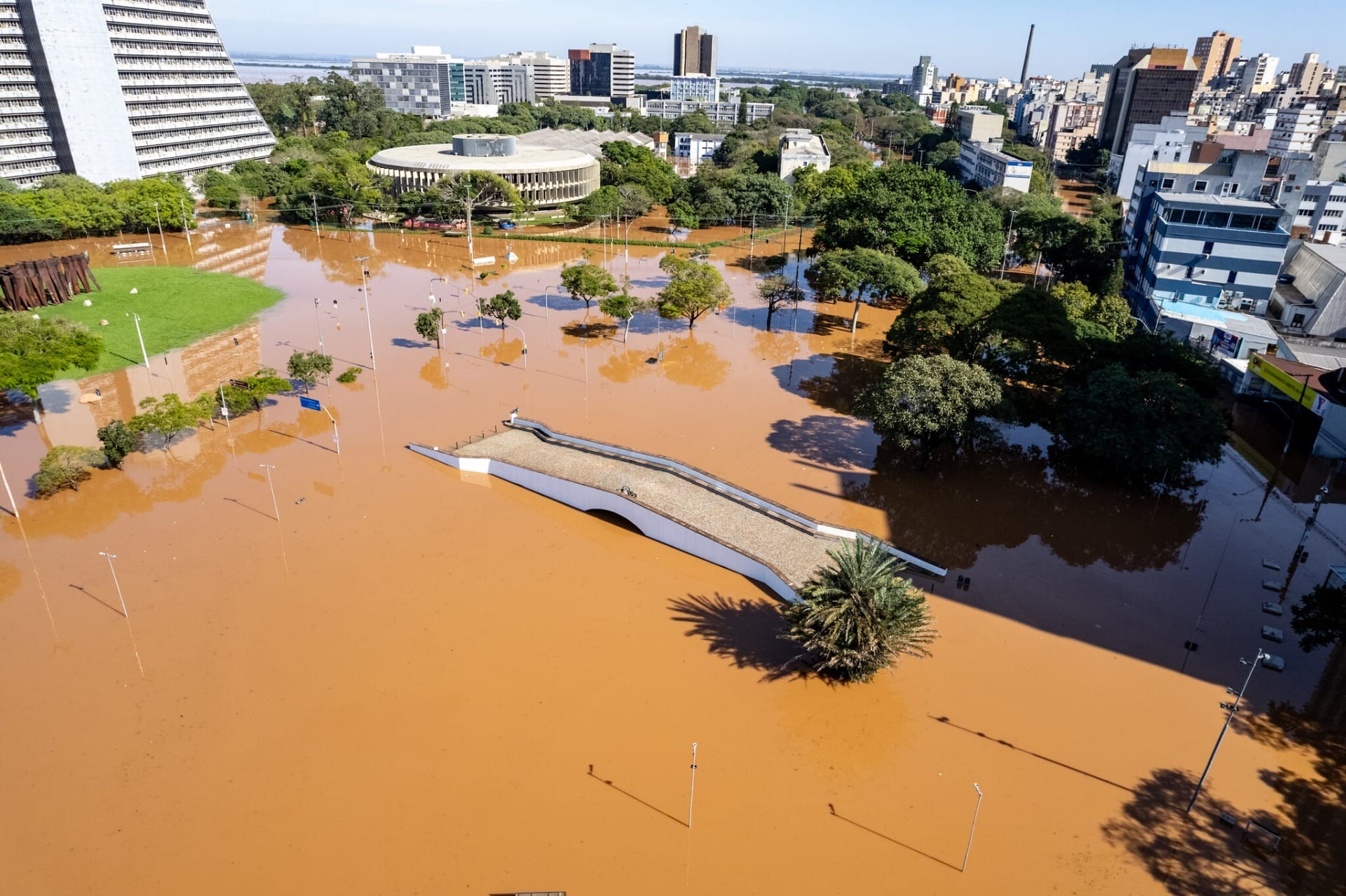 Chuvas no RS fazem Porto Alegre mudar o nível de inundação do Guaíba