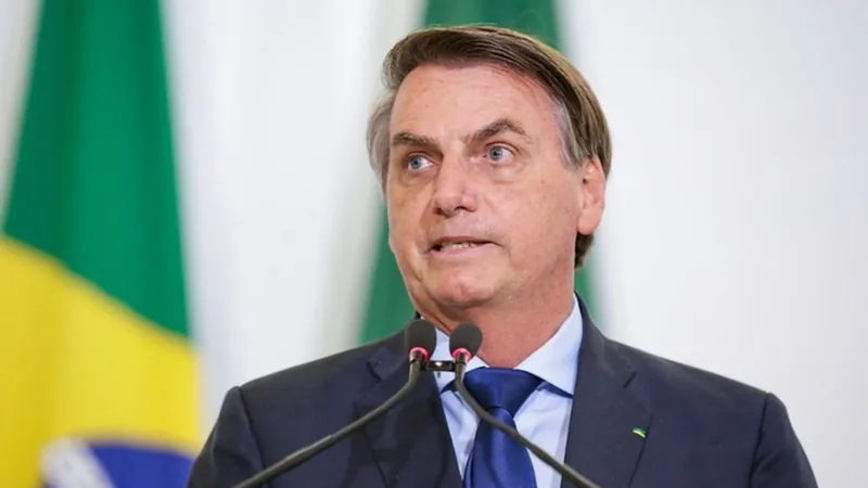 Bolsonaro tem melhora gradativa, mas segue internado