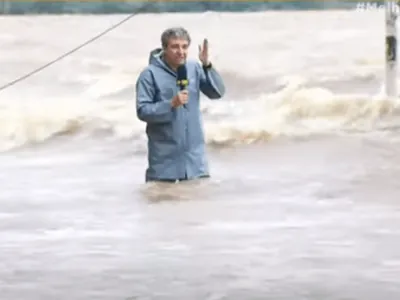 Repórter entra no Guaíba e mostra realidade dos moradores no RS; assista